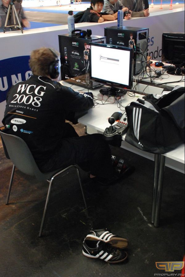 ����� ����